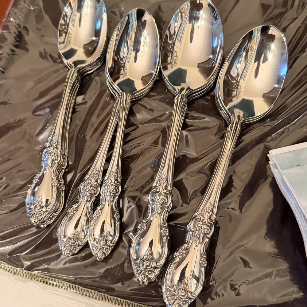 Oneida LOUISIANA 40 Piece Flatware Set Stainless Silver Service 8 Silverware EUC - Picture 3 of 4